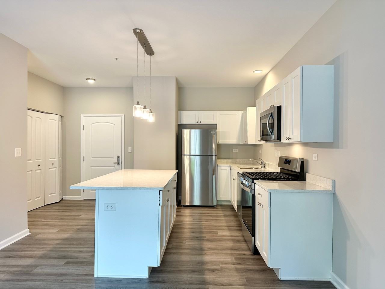 301 N Madison St - Photo 2 of 12