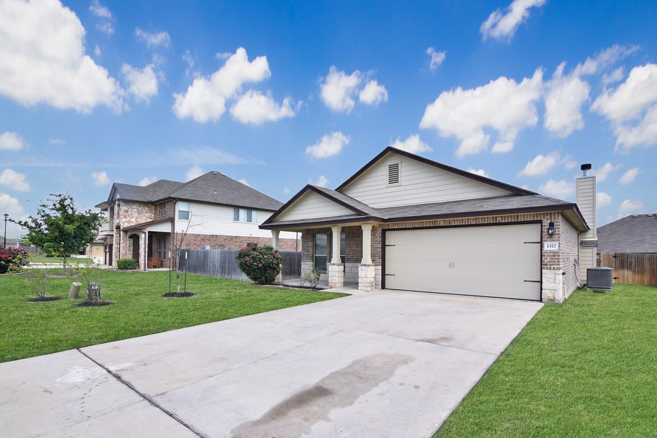 1317 Blue Leaf Dr - Photo 2 of 16