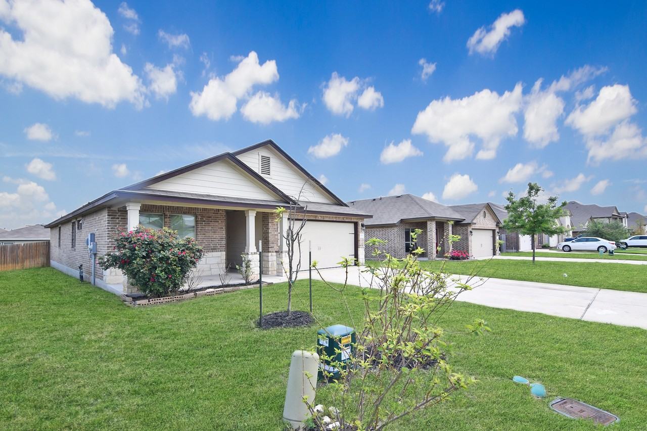 1317 Blue Leaf Dr - Photo 3 of 16