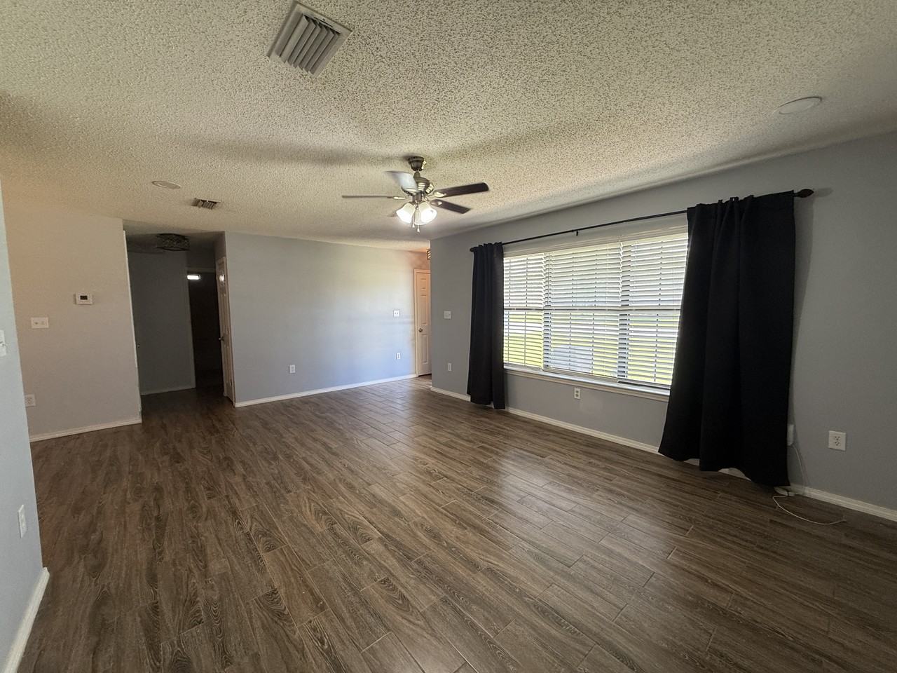 523 W Amanda Ave - Photo 2 of 19