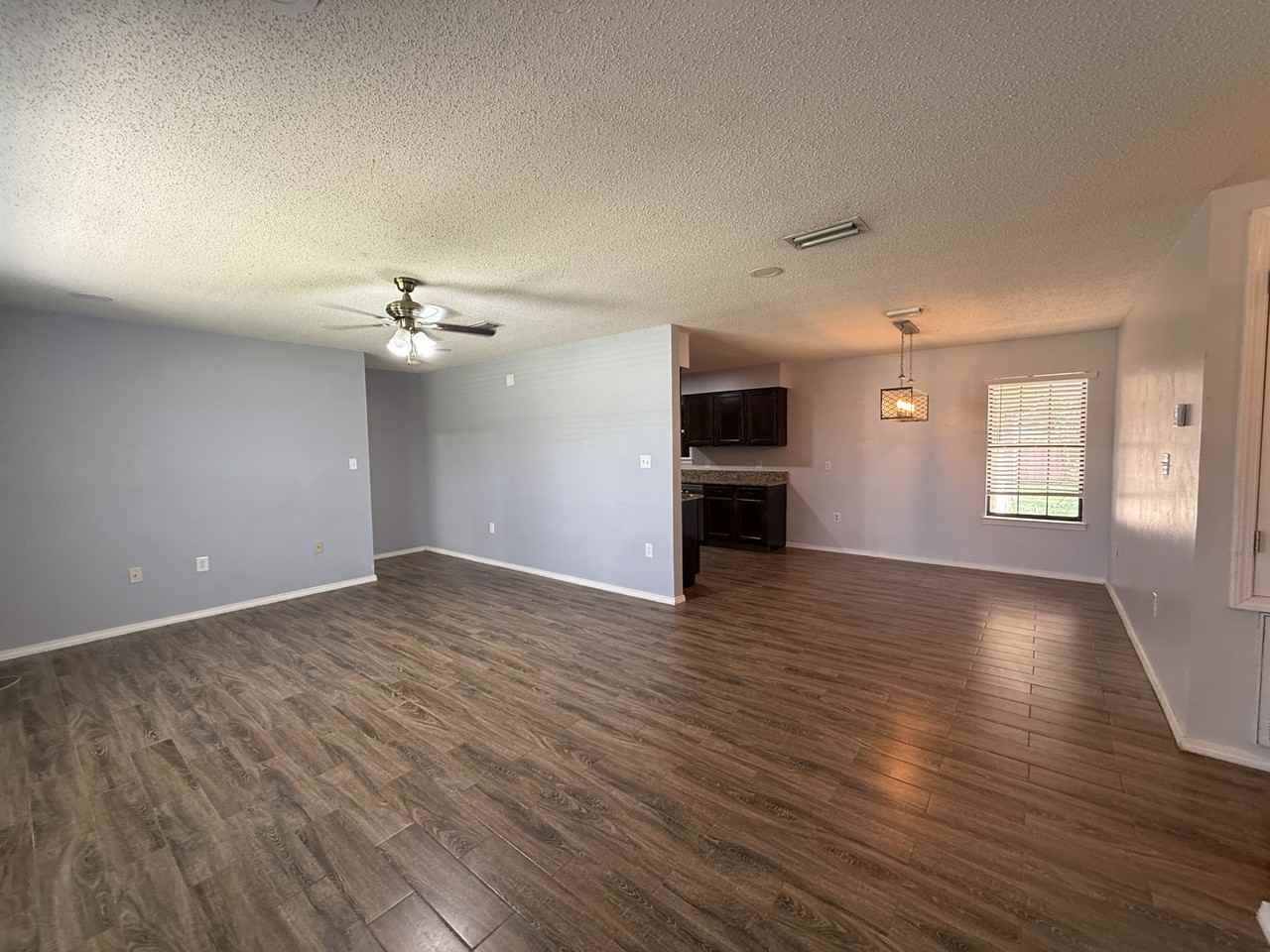523 W Amanda Ave - Photo 3 of 19