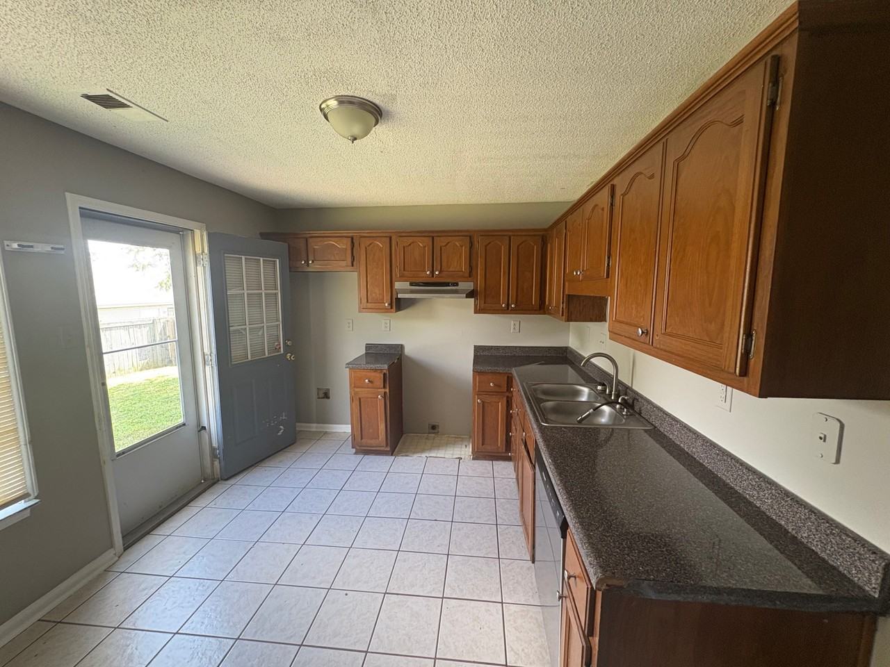 6930 Lagrange Hill Rd - Photo 5 of 15