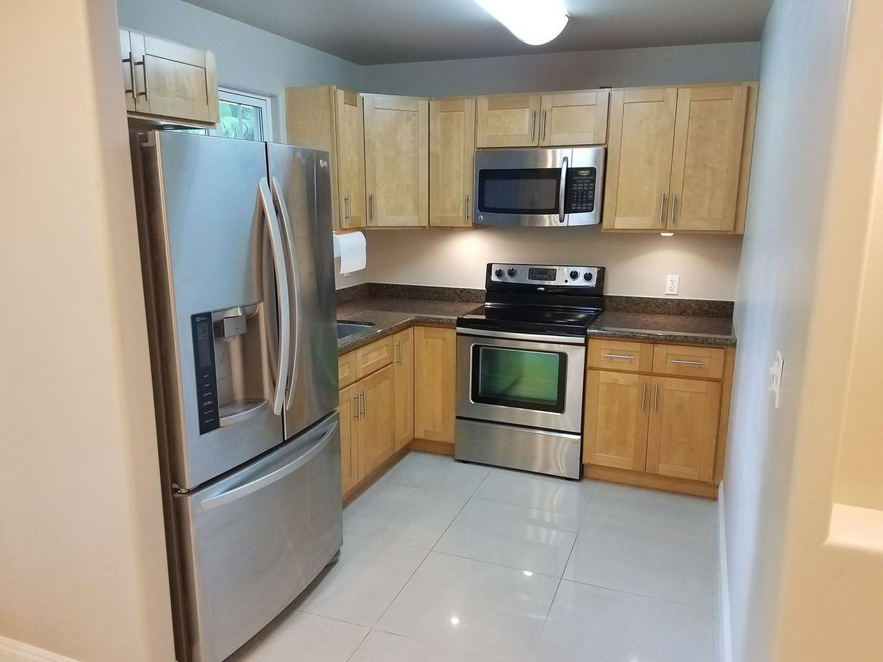 935 Kaipii St - Photo 4 of 20