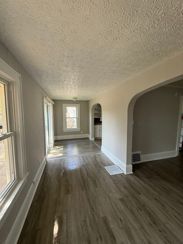 1299 Sunrise Drive - Photo 7 of 34