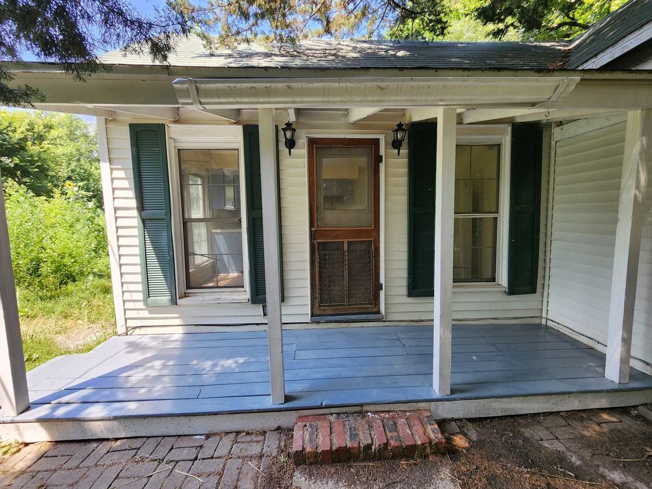 384 Chatham Rd - Photo 2 of 10