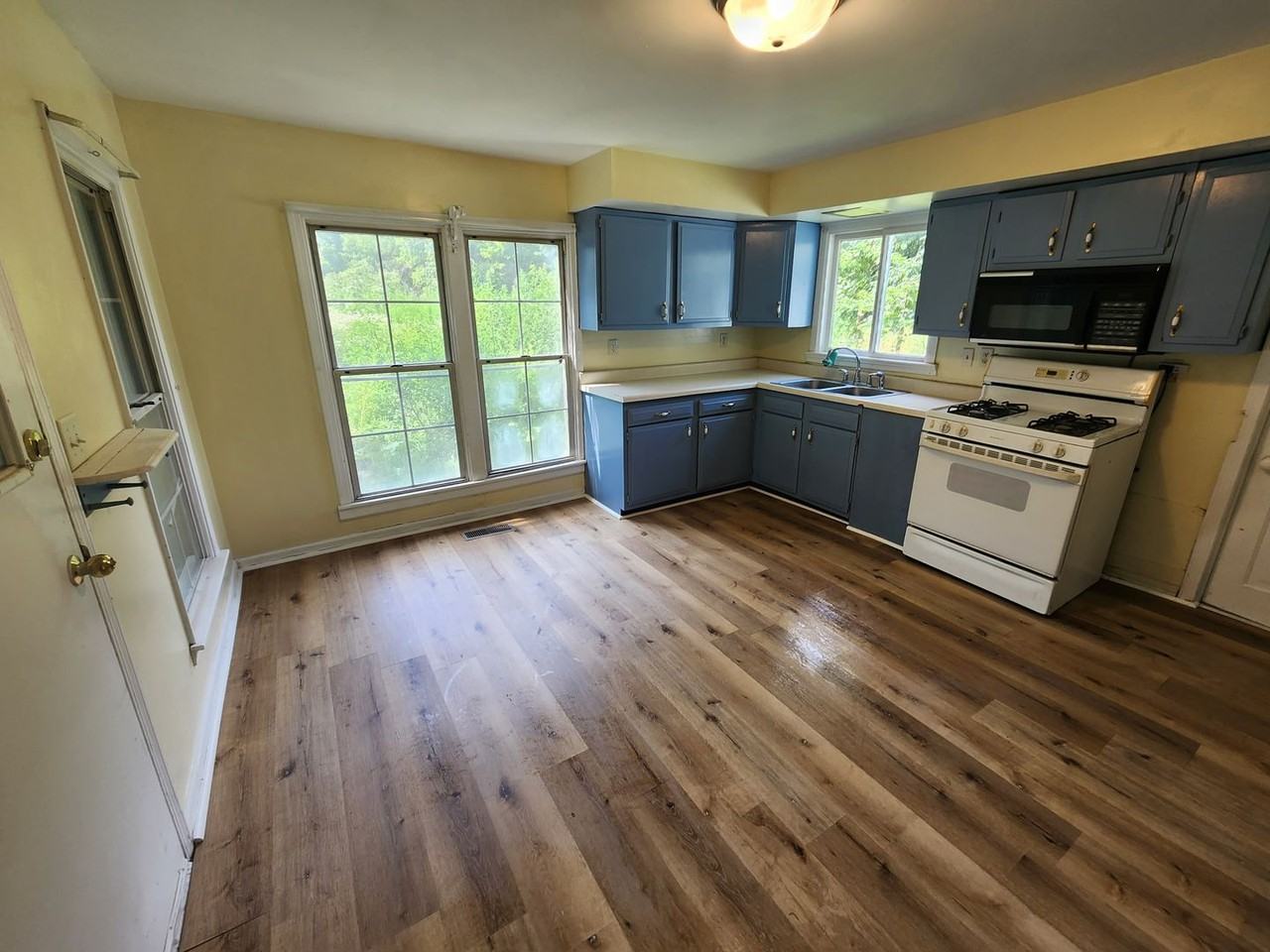 384 Chatham Rd - Photo 3 of 10