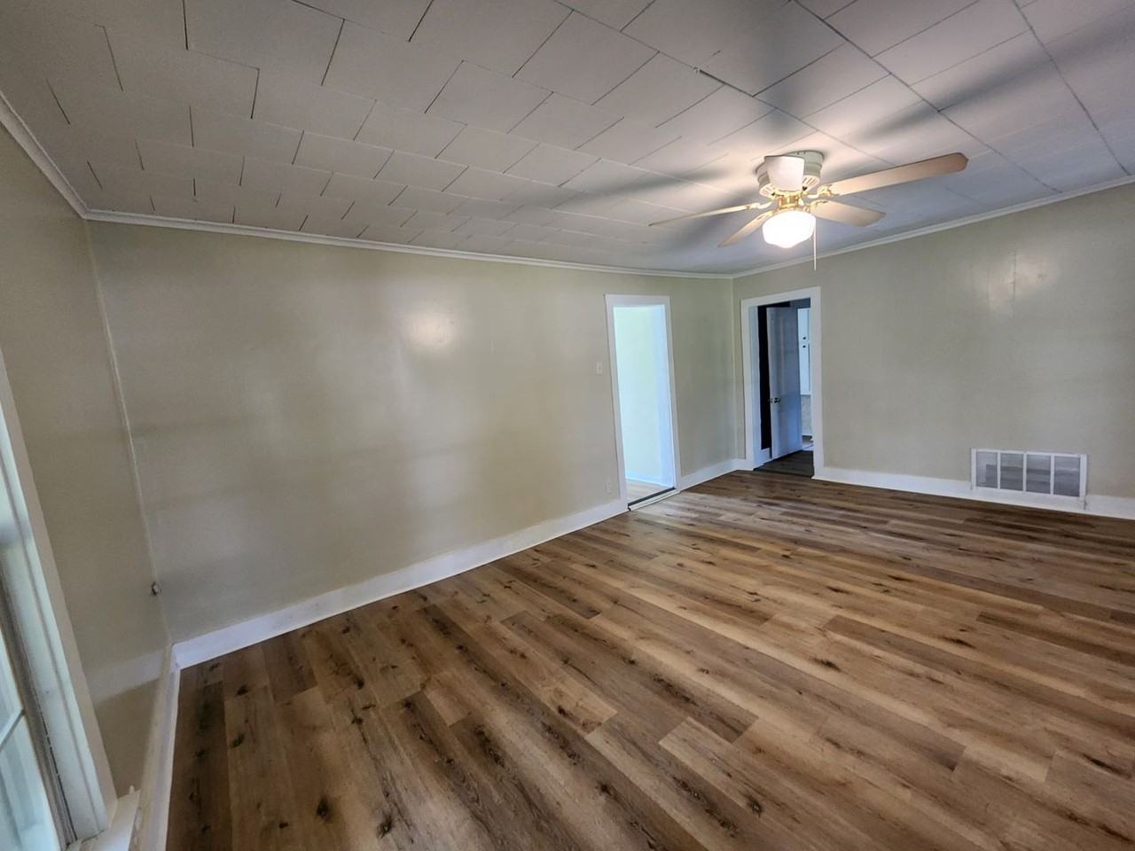 384 Chatham Rd - Photo 7 of 10