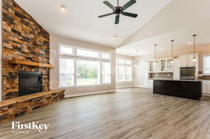 866 Emerald Dr - Photo 3 of 15