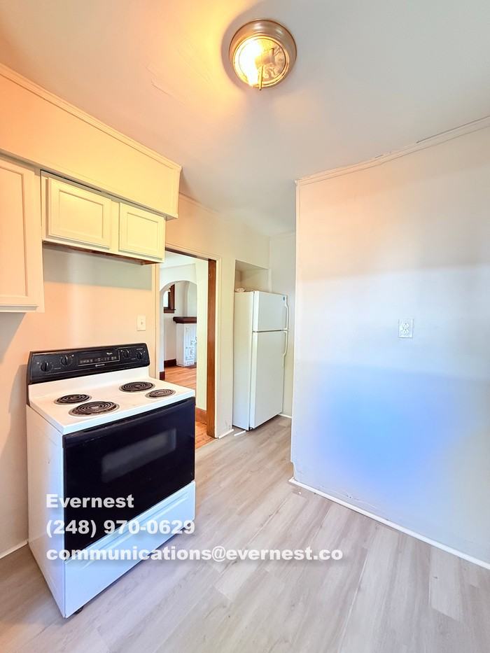 20465 Greeley St - Photo 3 of 35