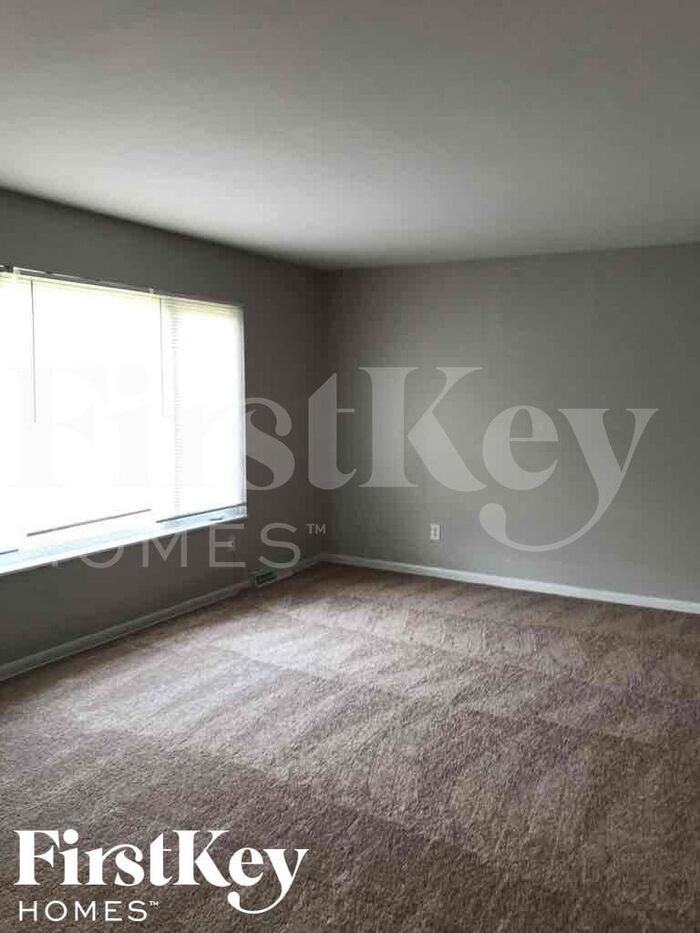 2581 E Sunset Ln - Photo 2 of 11