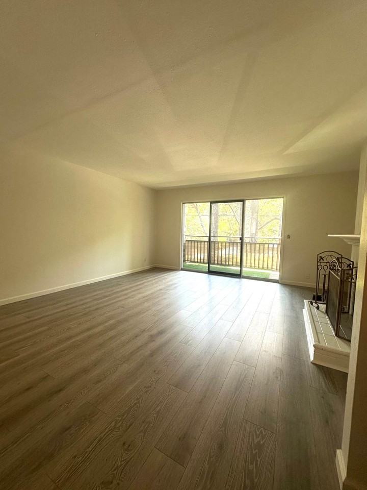 921 E Blithedale Pinetree Plaza - Photo 3 of 20