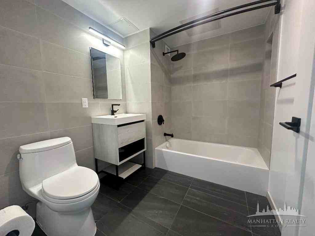 W 45th St #5D - Photo 4 of 12