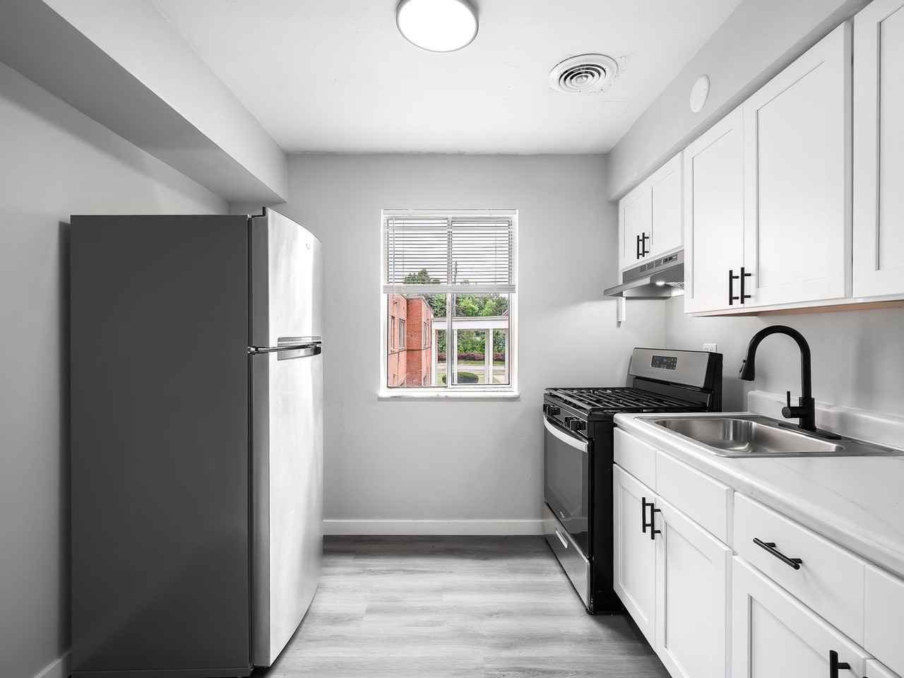 Heights Garden Apartments - Photo 2 of 32