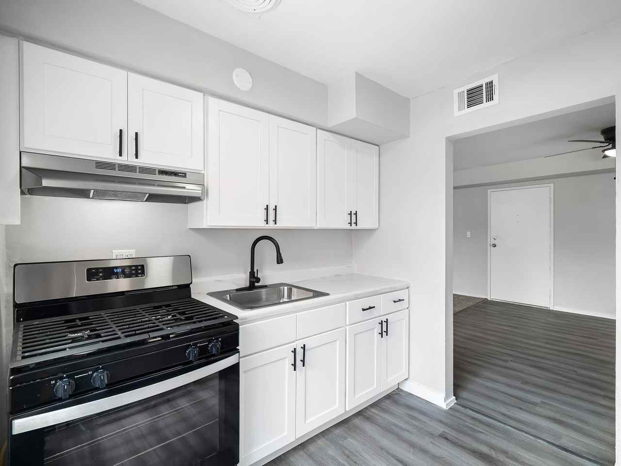 Heights Garden Apartments - Photo 4 of 32