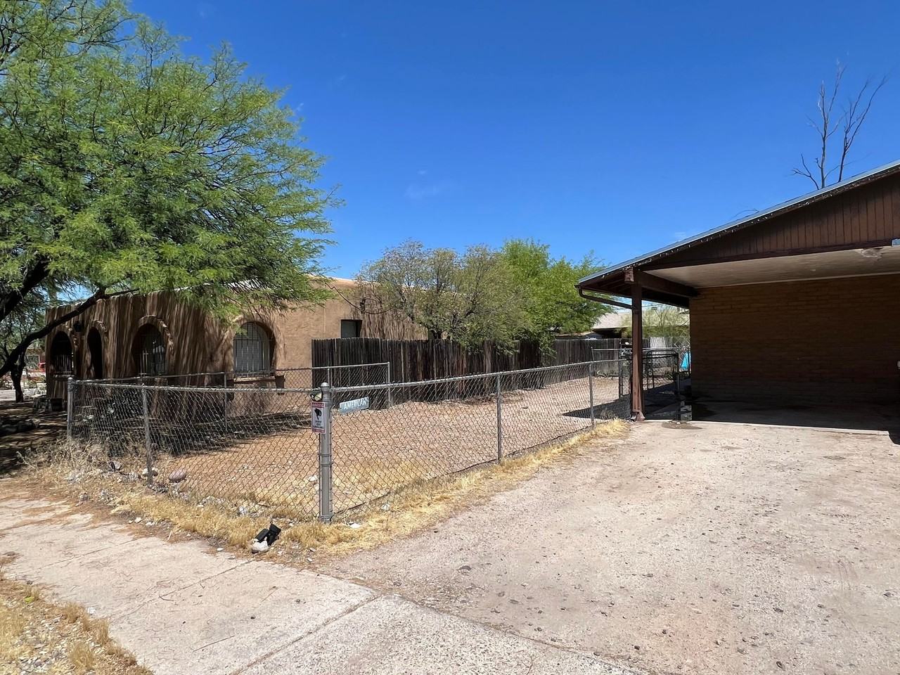 1429 // 303 E Lester St - Photo 2 of 21
