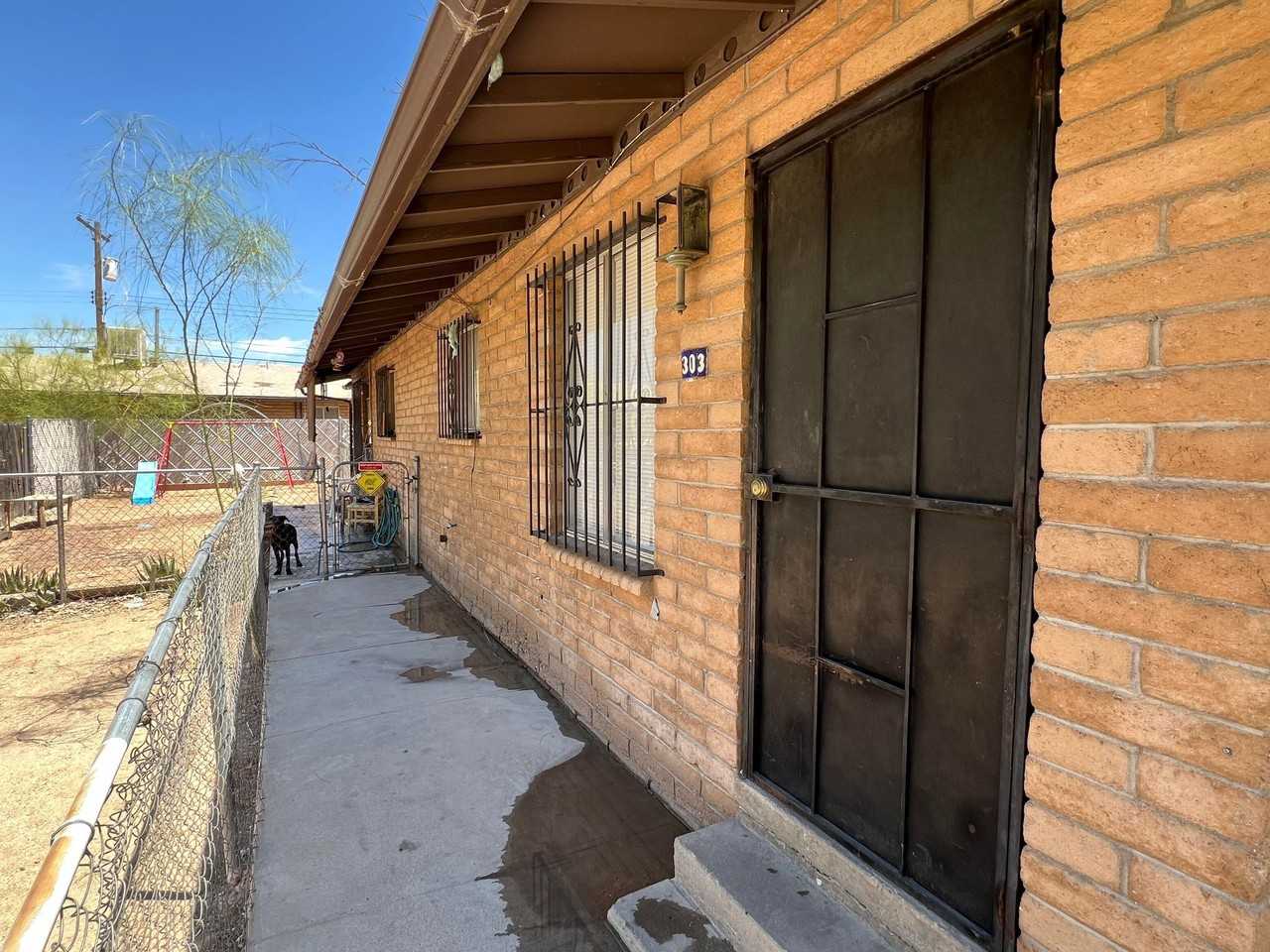 1429 // 303 E Lester St - Photo 4 of 21
