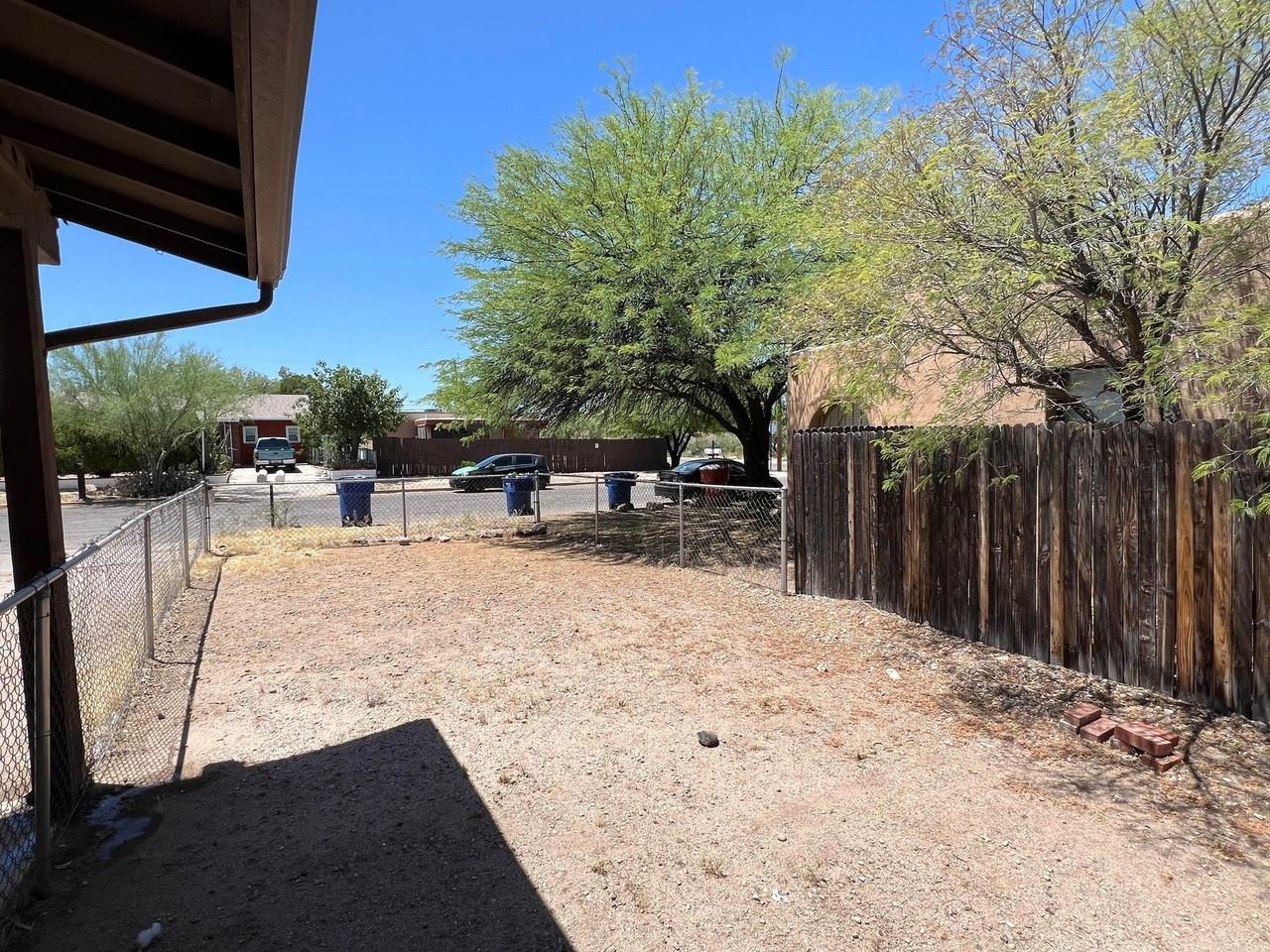 1429 // 303 E Lester St - Photo 6 of 21