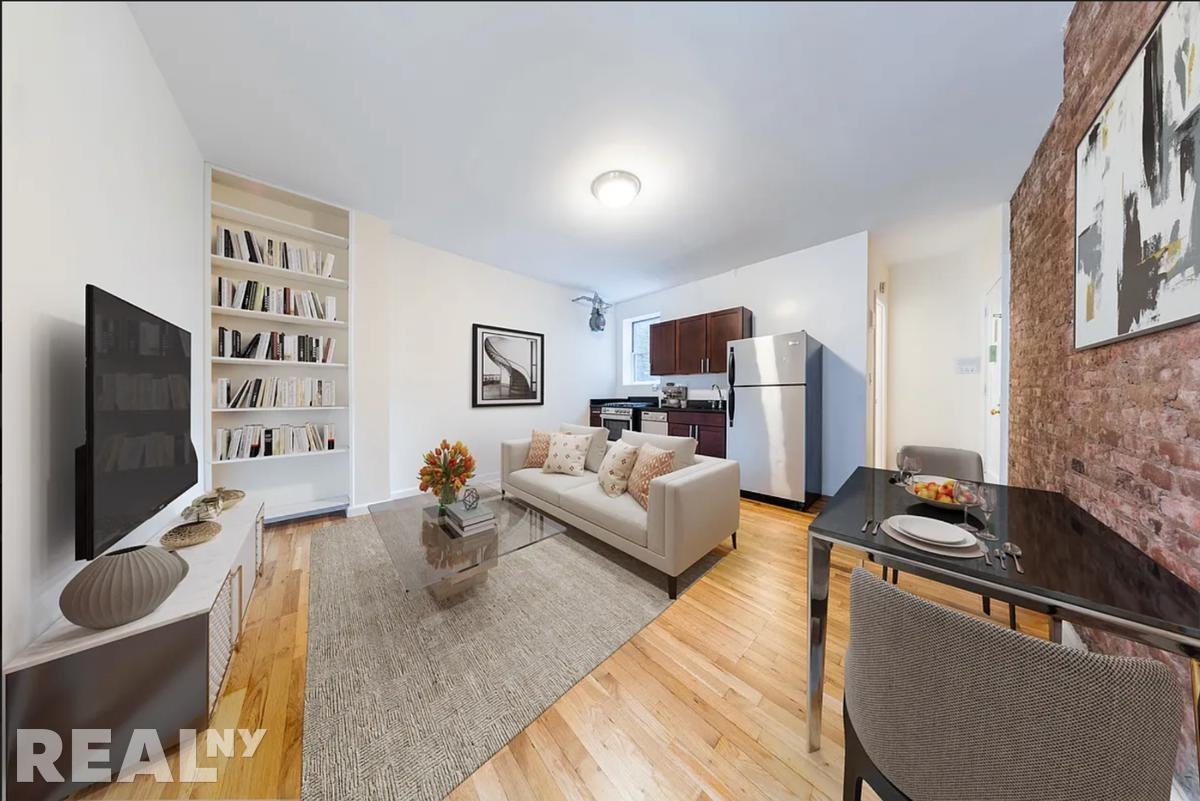 W 11th St #2D - Photo 2 of 9