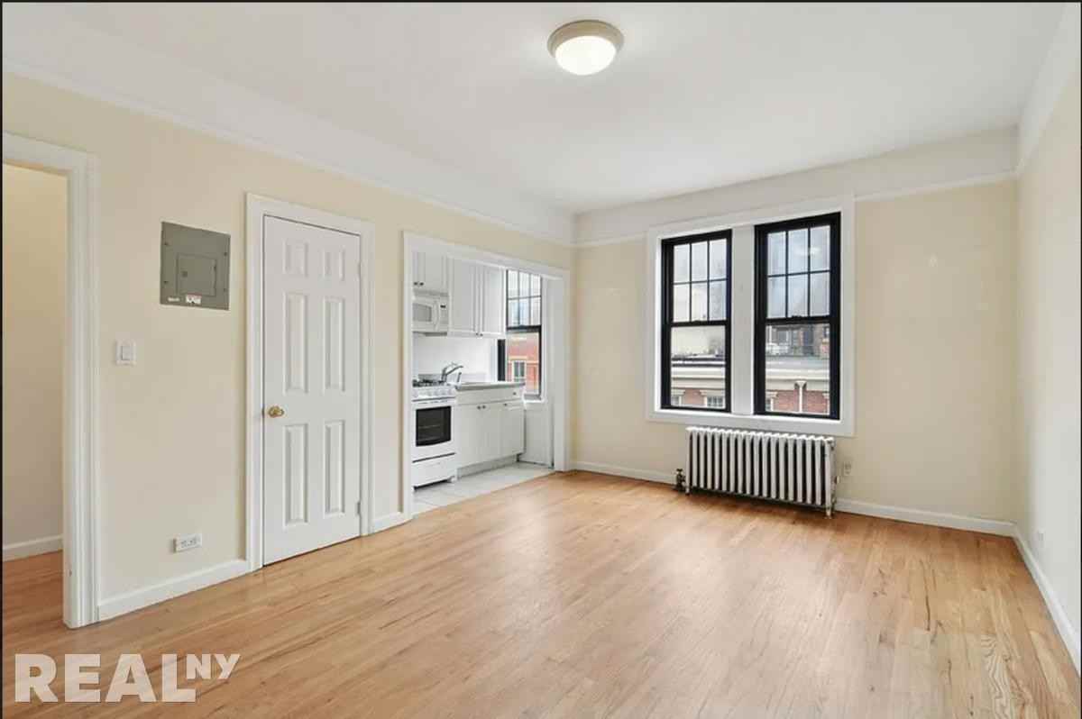 W 10th St #4E - Photo 2 of 10