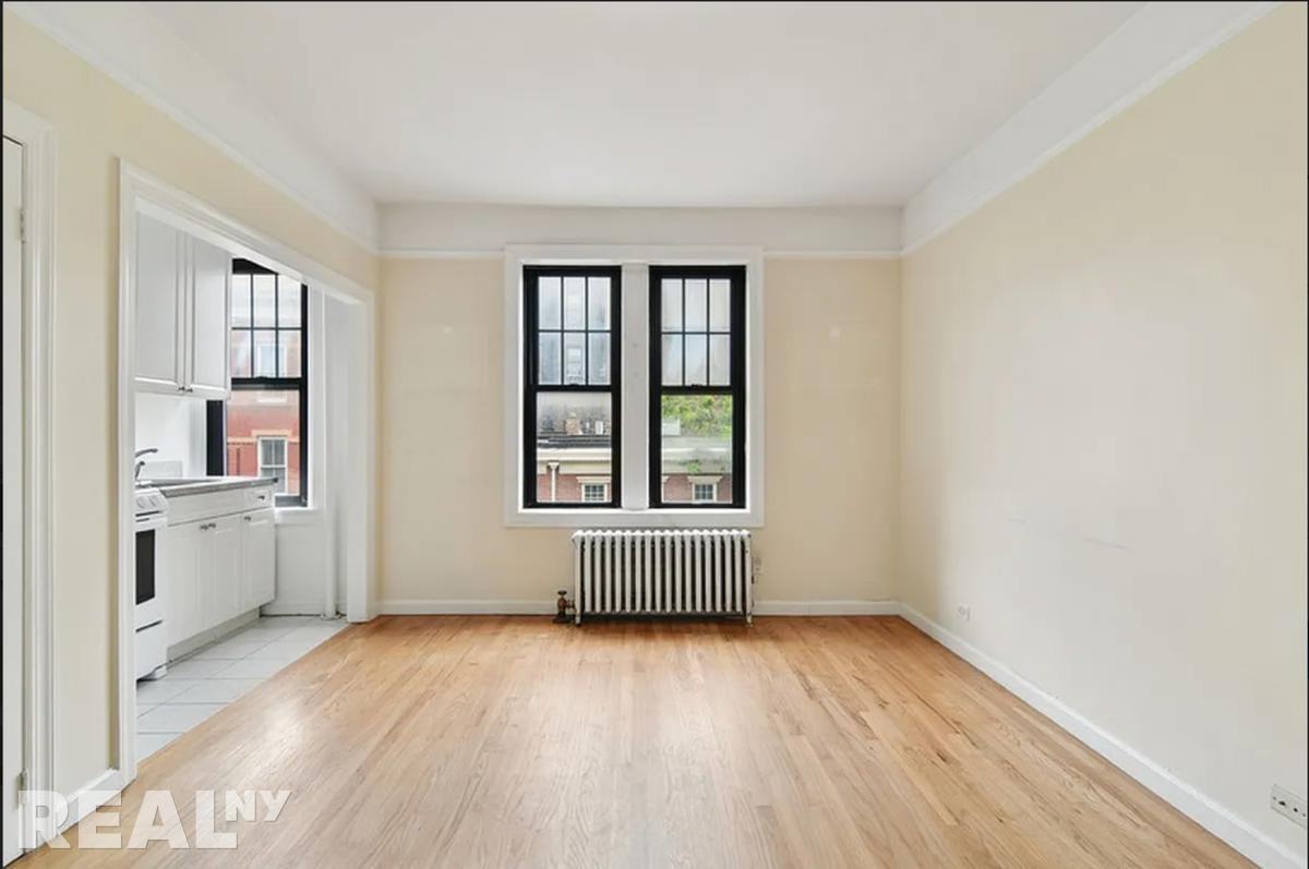 W 10th St #4E - Photo 3 of 10