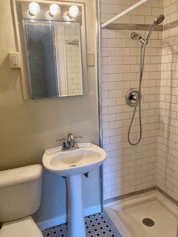 824 S 2nd Street - Photo 3 of 8