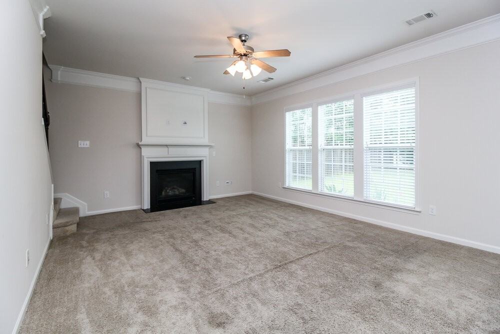 802 Poplar Ter - Photo 2 of 19