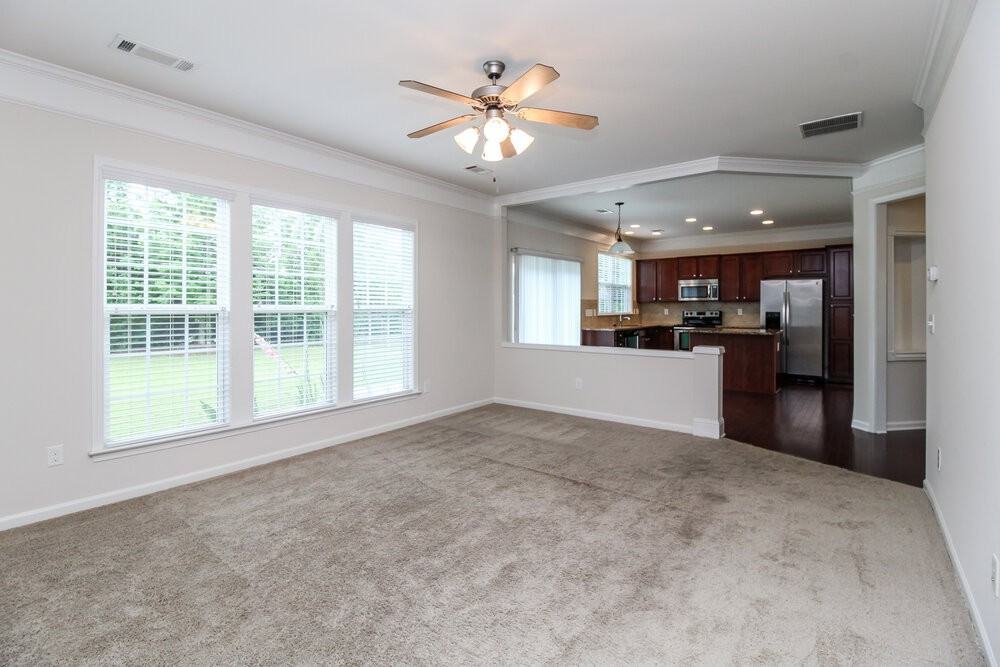 802 Poplar Ter - Photo 3 of 19