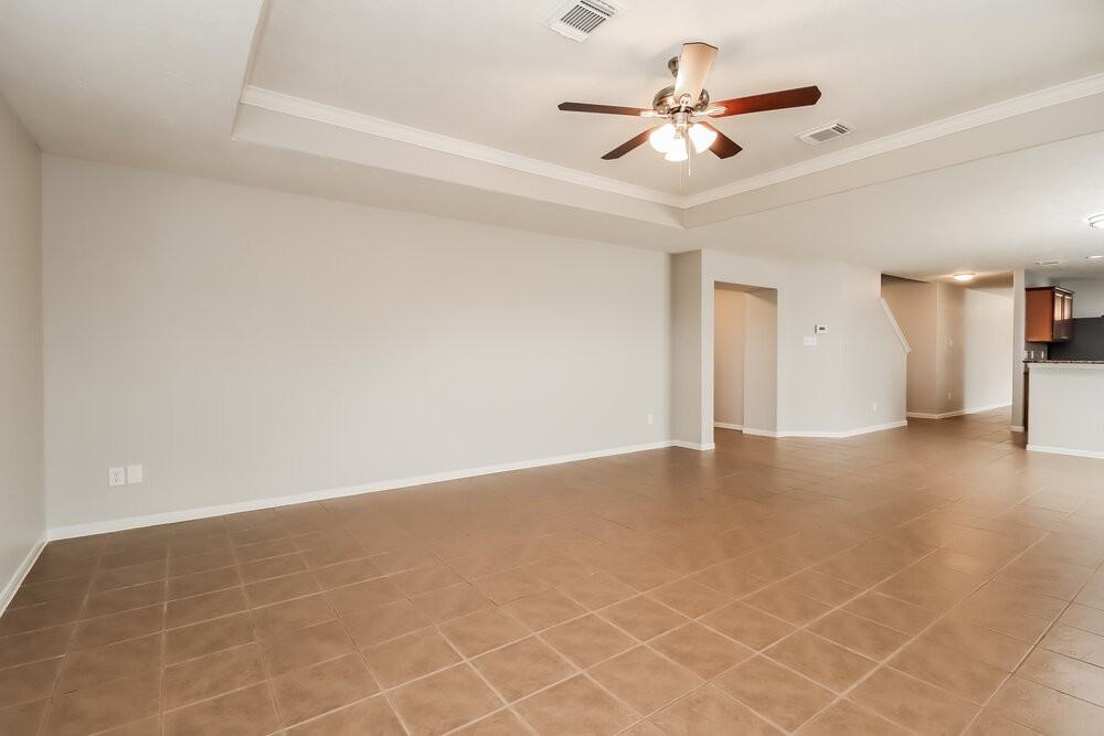 21619 Kingston Terrace Ln - Photo 5 of 17