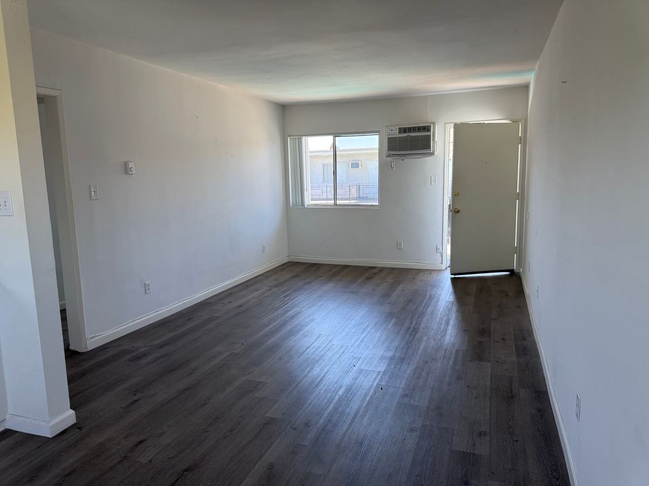 950 Blackhawk Partners - Photo 7 of 37