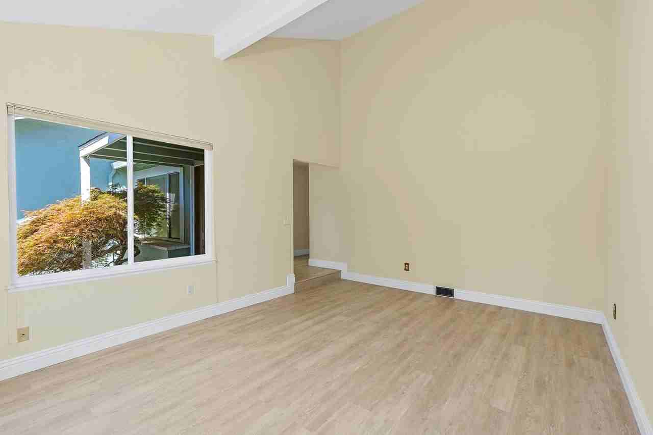 1019 Banbury Ct - Photo 5 of 33