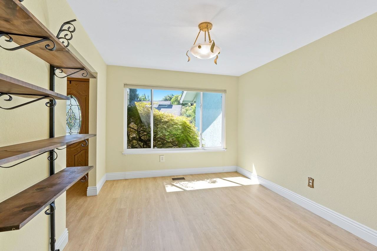 1019 Banbury Ct - Photo 7 of 33