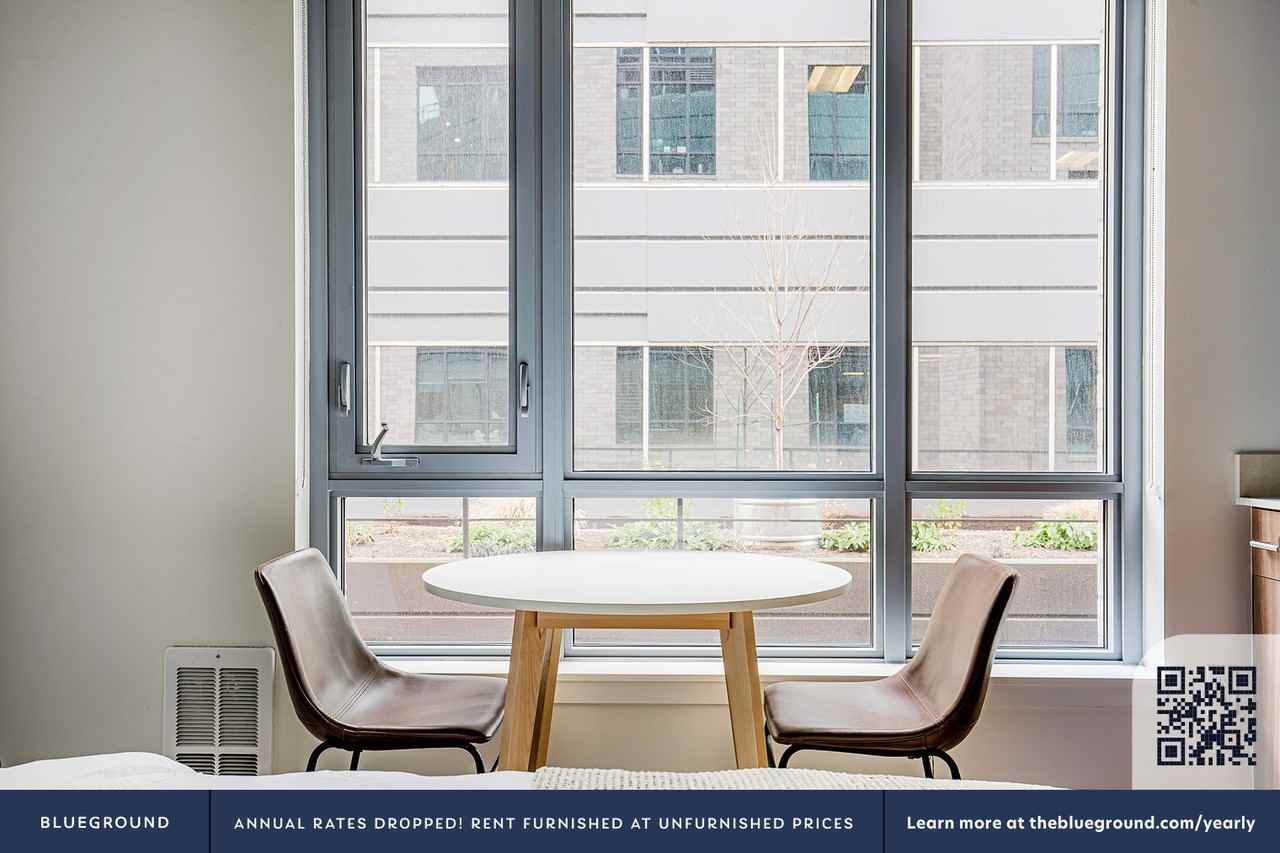 624 Yale Avenue North - Photo 4 of 43