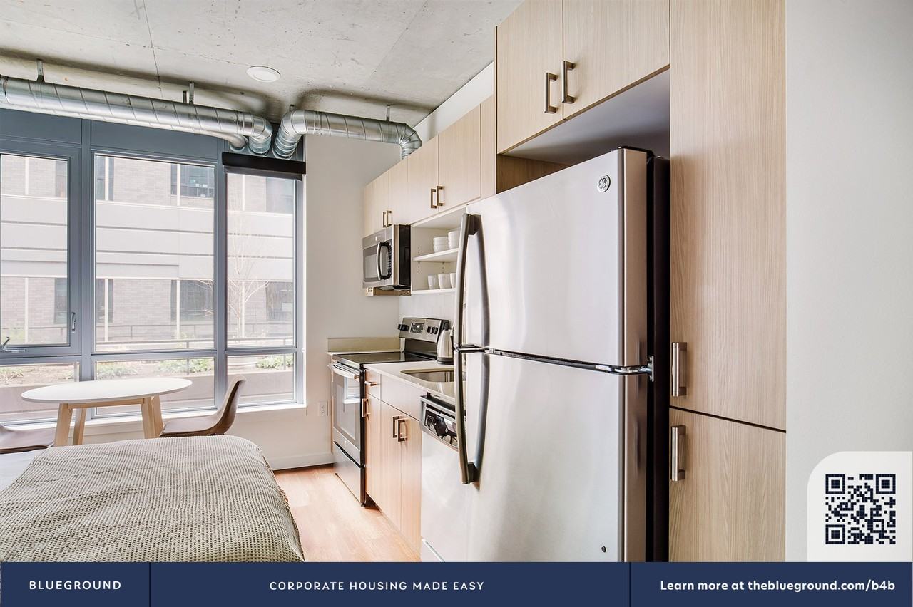 624 Yale Avenue North - Photo 6 of 43