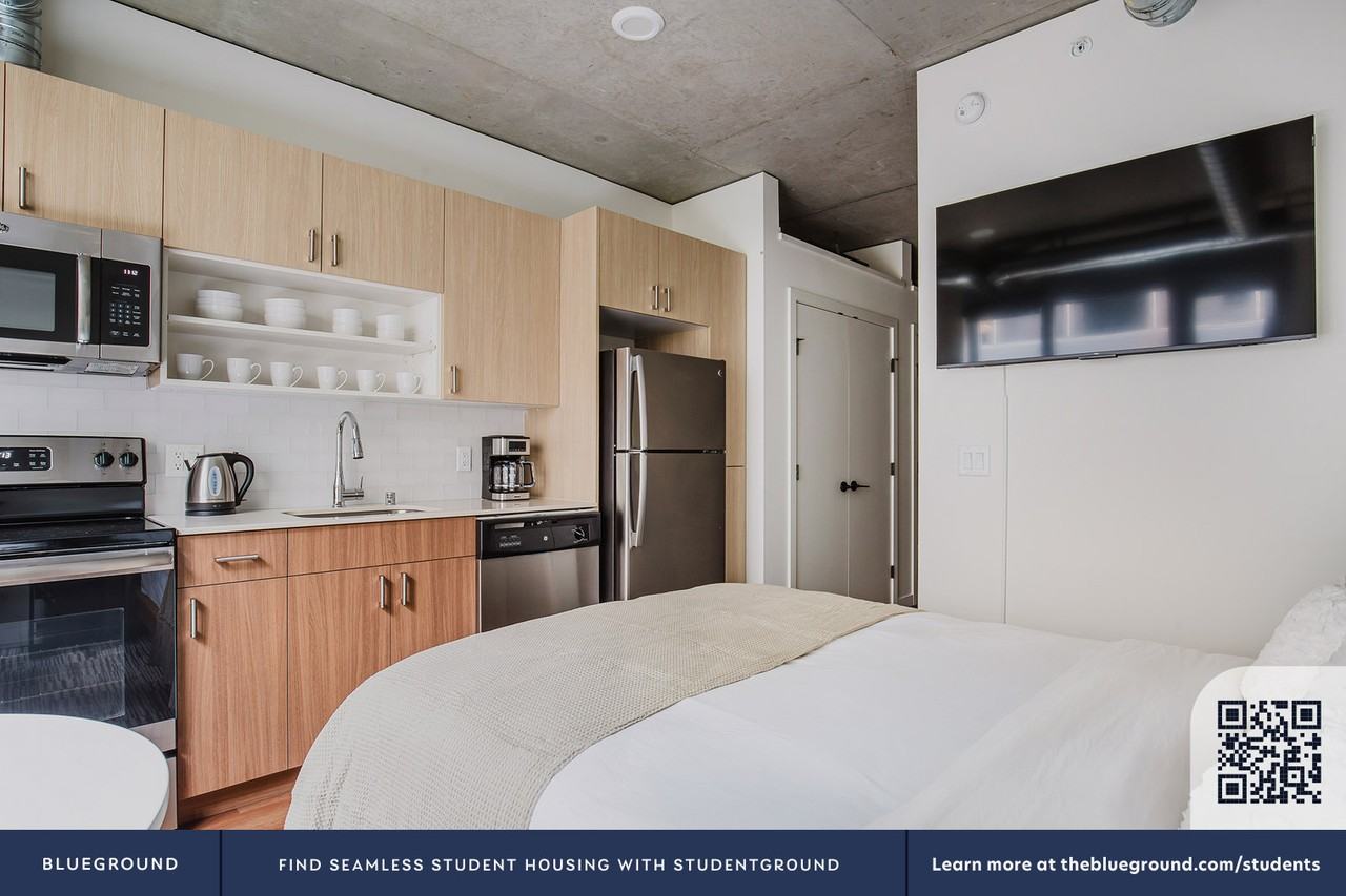 624 Yale Avenue North - Photo 7 of 43