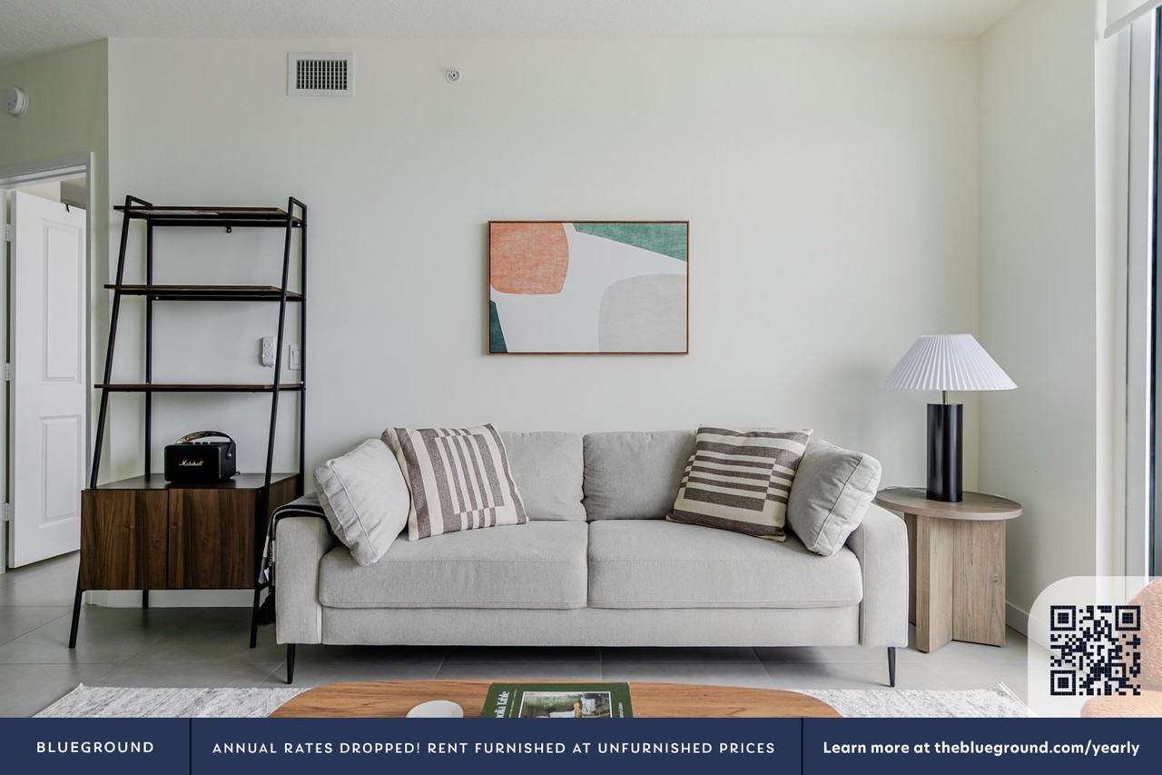 729 Northwest 2nd Street - Photo 3 of 47