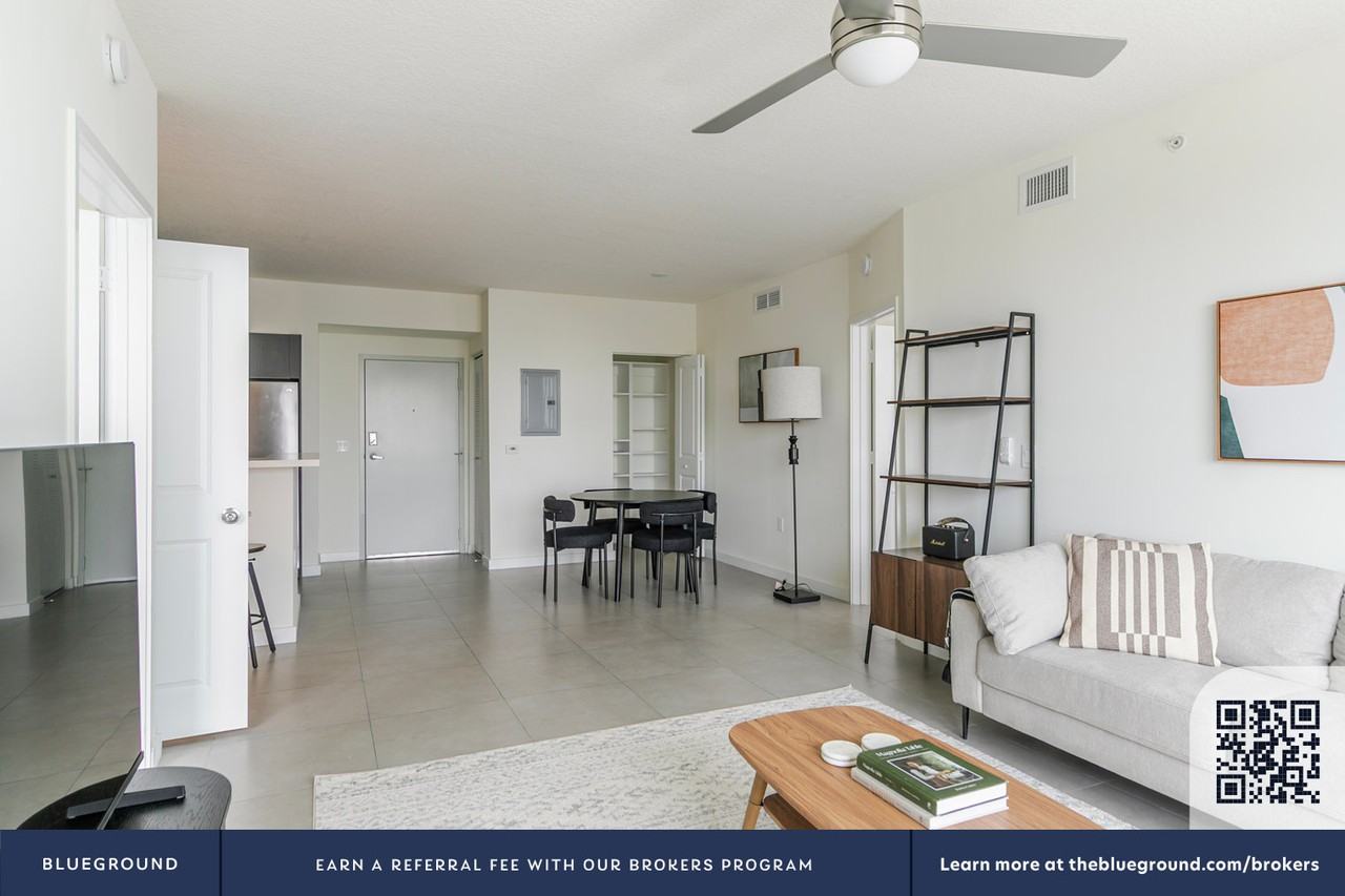 729 Northwest 2nd Street - Photo 4 of 47