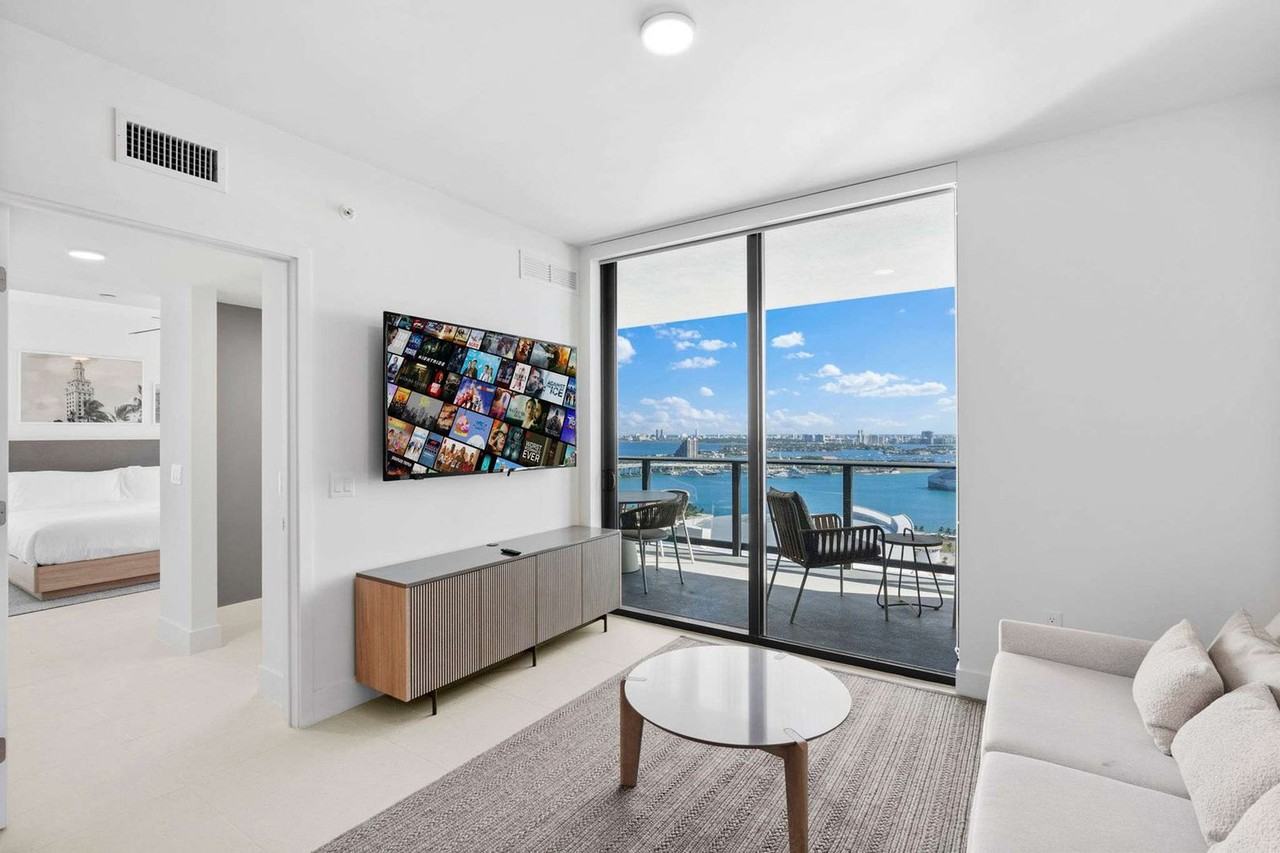 159 Northeast 6th Street - Photo 4 of 50