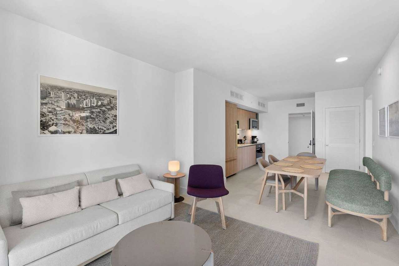 159 Northeast 6th Street - Photo 5 of 50