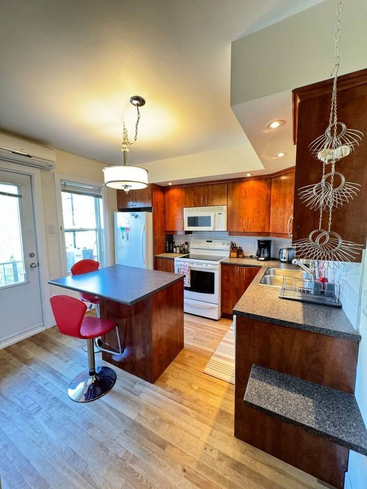 6417 10e Avenue #1234586P - Photo 5 of 31