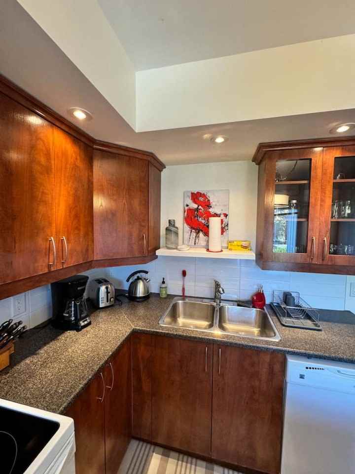 6417 10e Avenue #1234586P - Photo 6 of 31