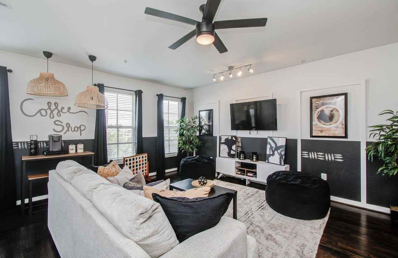 2216 Chenevert St #1256832P - Photo 2 of 22