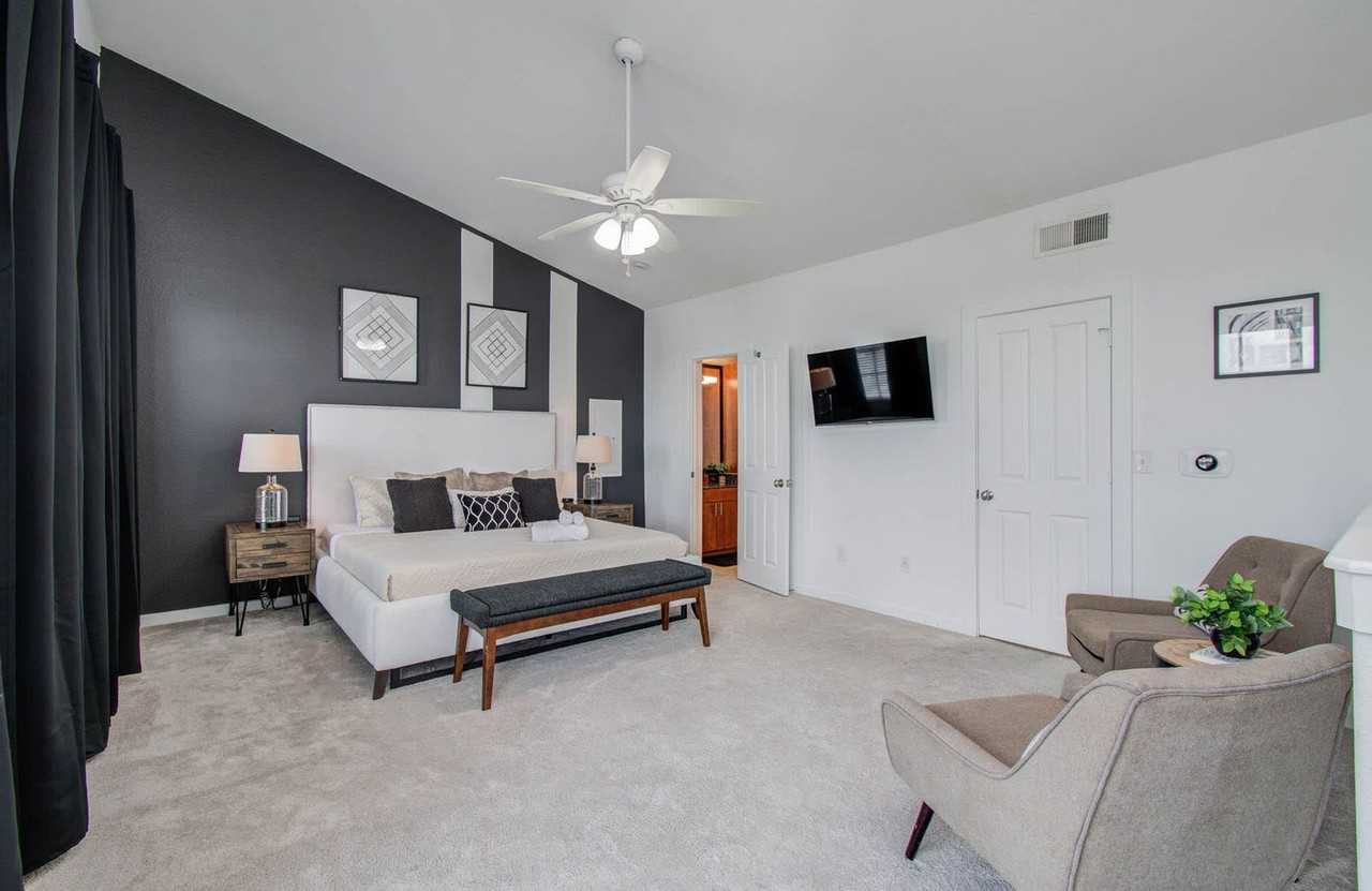 2216 Chenevert St #1256832P - Photo 4 of 22