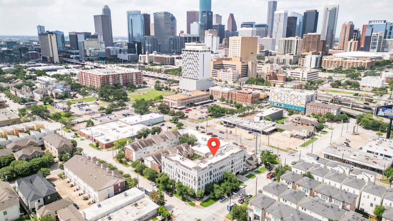 2216 Chenevert St #1256832P - Photo 5 of 22