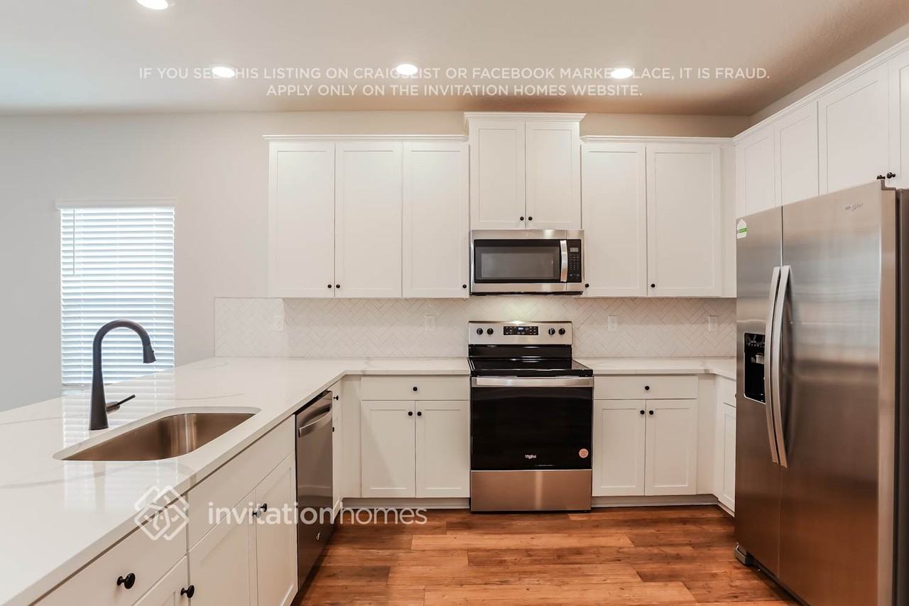 47 Shallow Bay Ct - Photo 6 of 17