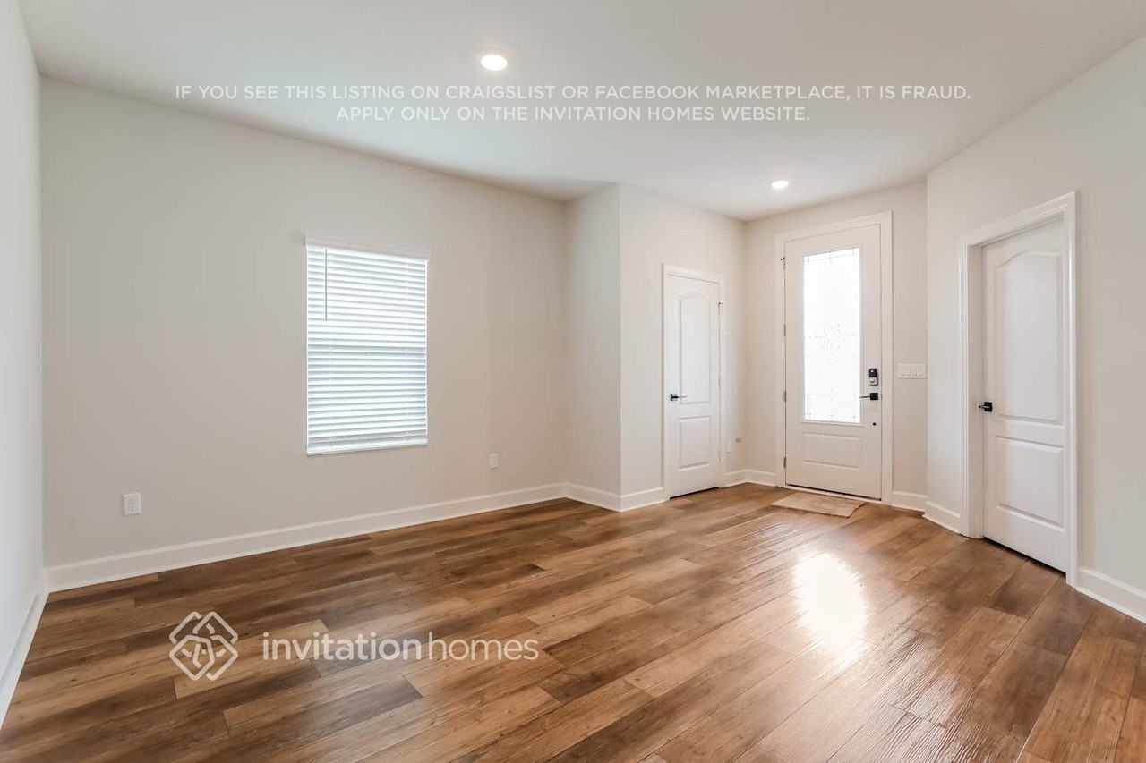 47 Shallow Bay Ct - Photo 4 of 17