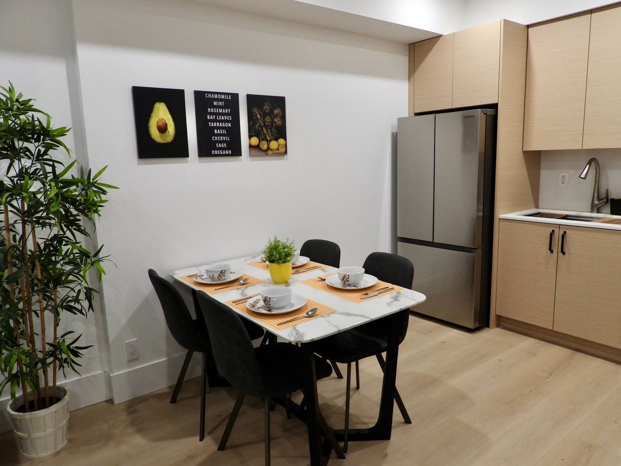 2505 Edgemont Boulevard - Photo 2 of 34