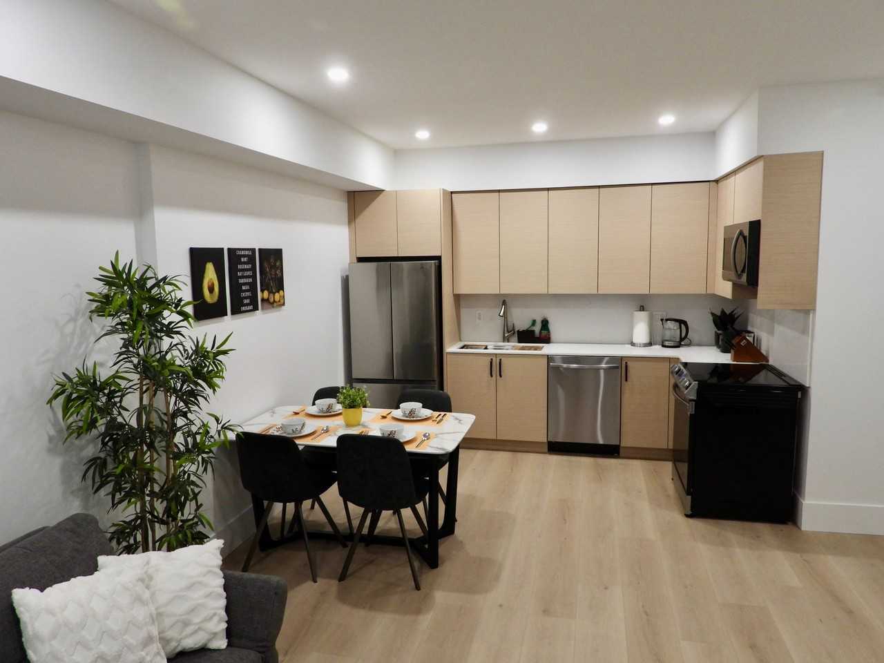 2505 Edgemont Boulevard - Photo 3 of 34