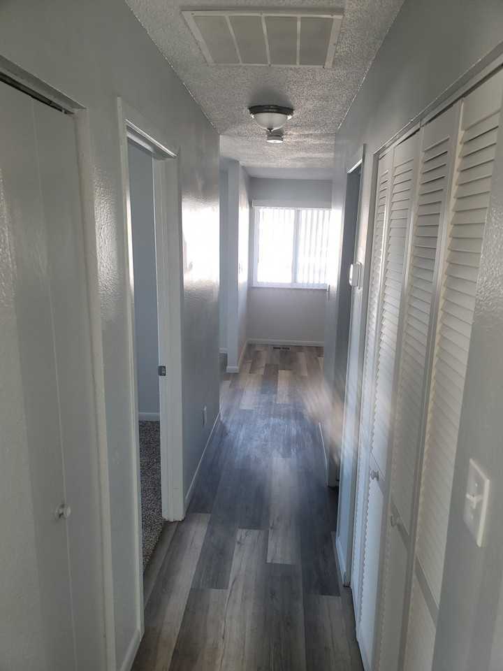 Queens Court Apartments - Photo 6 of 14