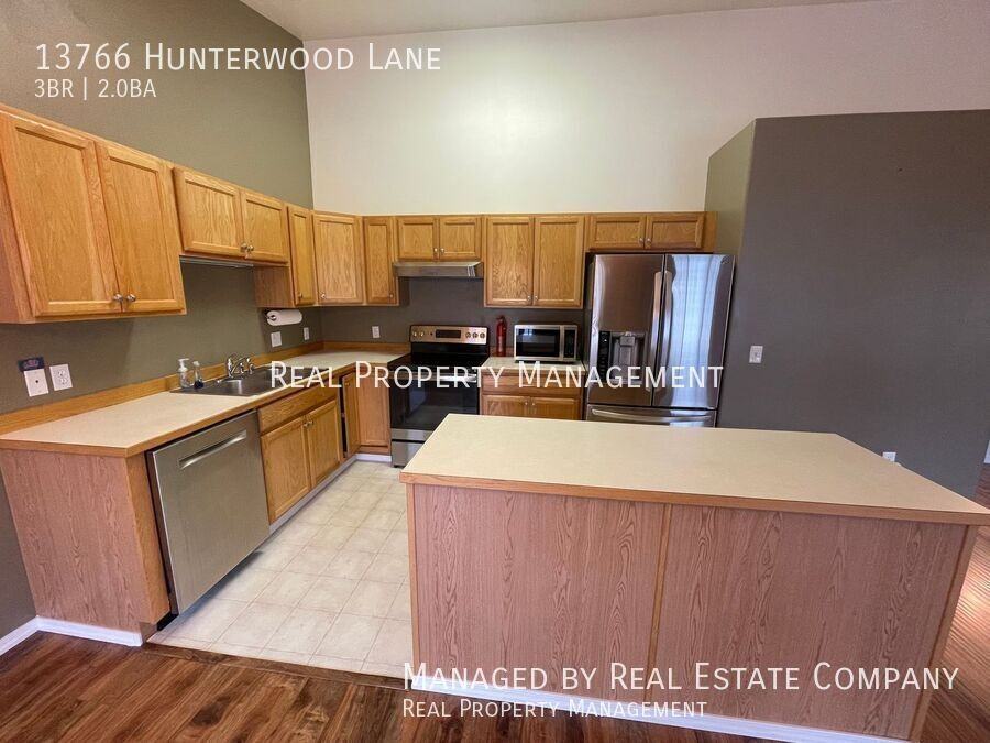 13766 Hunterwood Ln - Photo 2 of 17