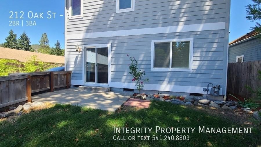 212 Oak St #A - Photo 3 of 23